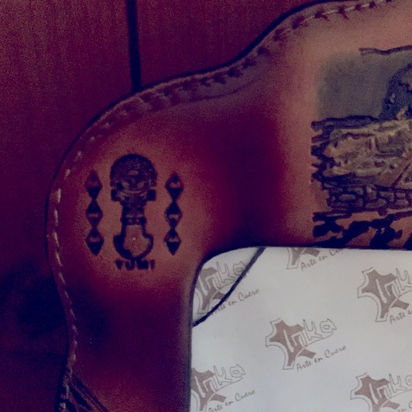 LEATHER PICTURE FRAME FROM PERU - Picture 3 of 8